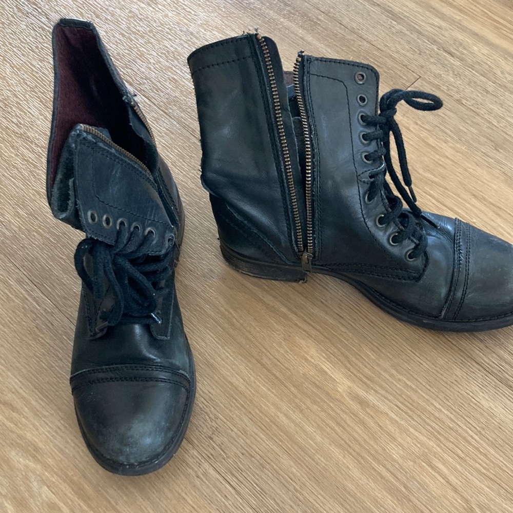 Zip up distressed combat boot